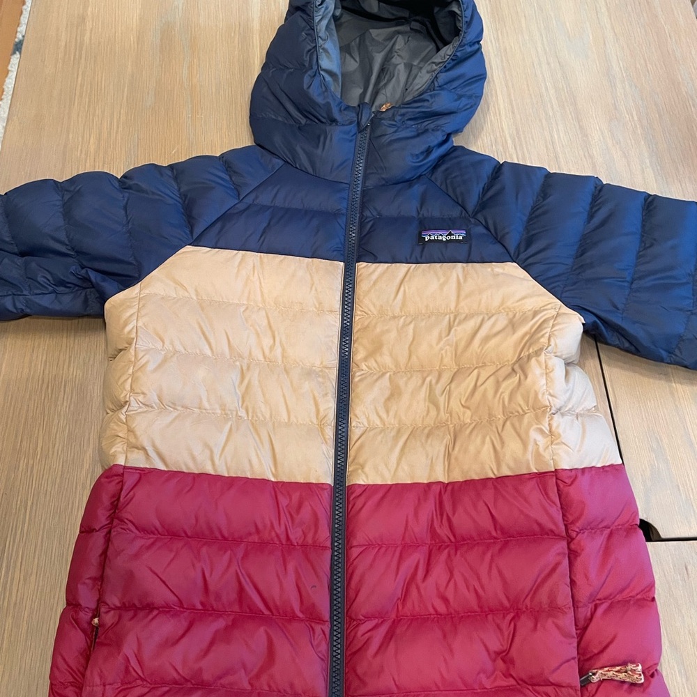 Patagonia winter puffer coat. Kids size medium.